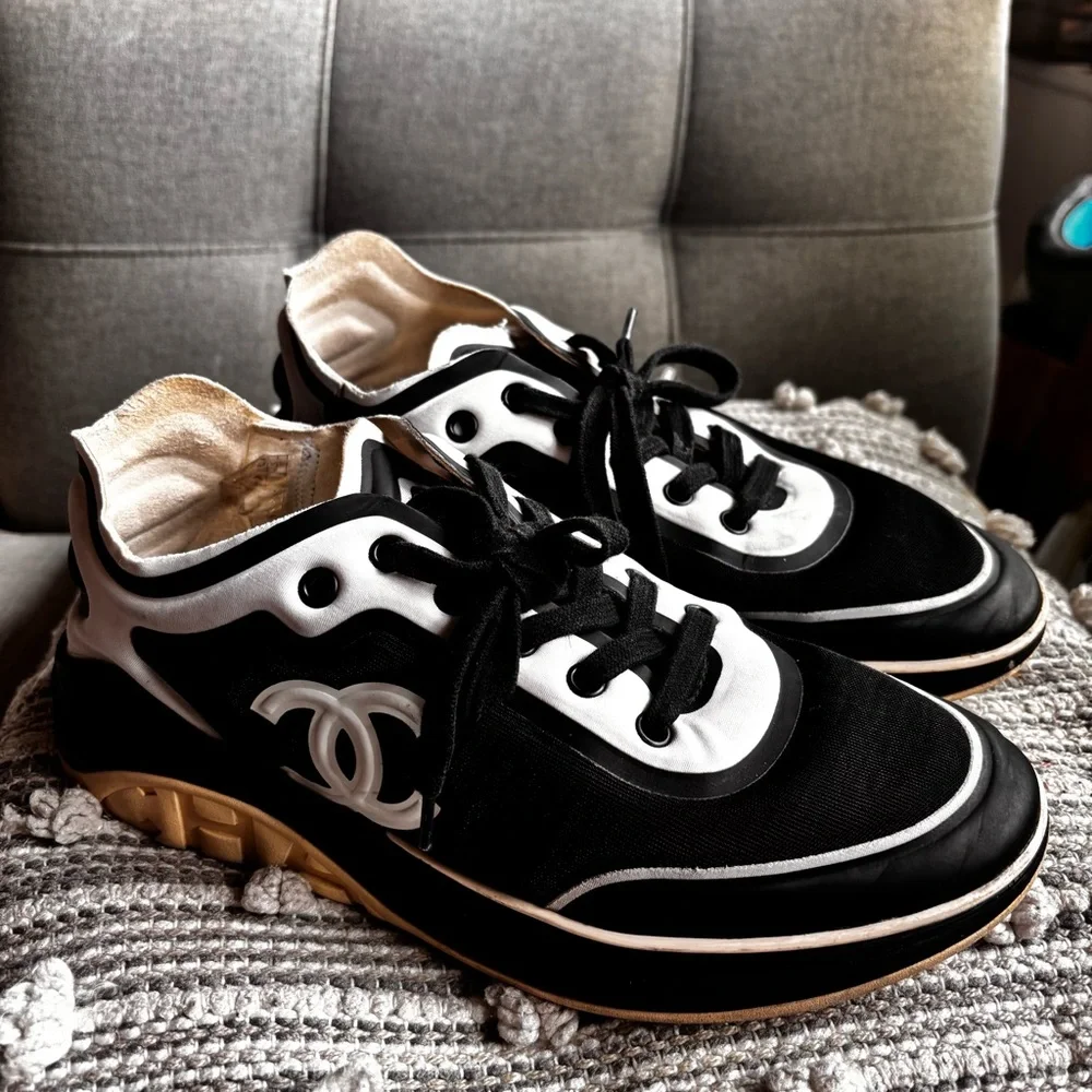 CHANEL Black and White Sneakers - Picture 2 of 10